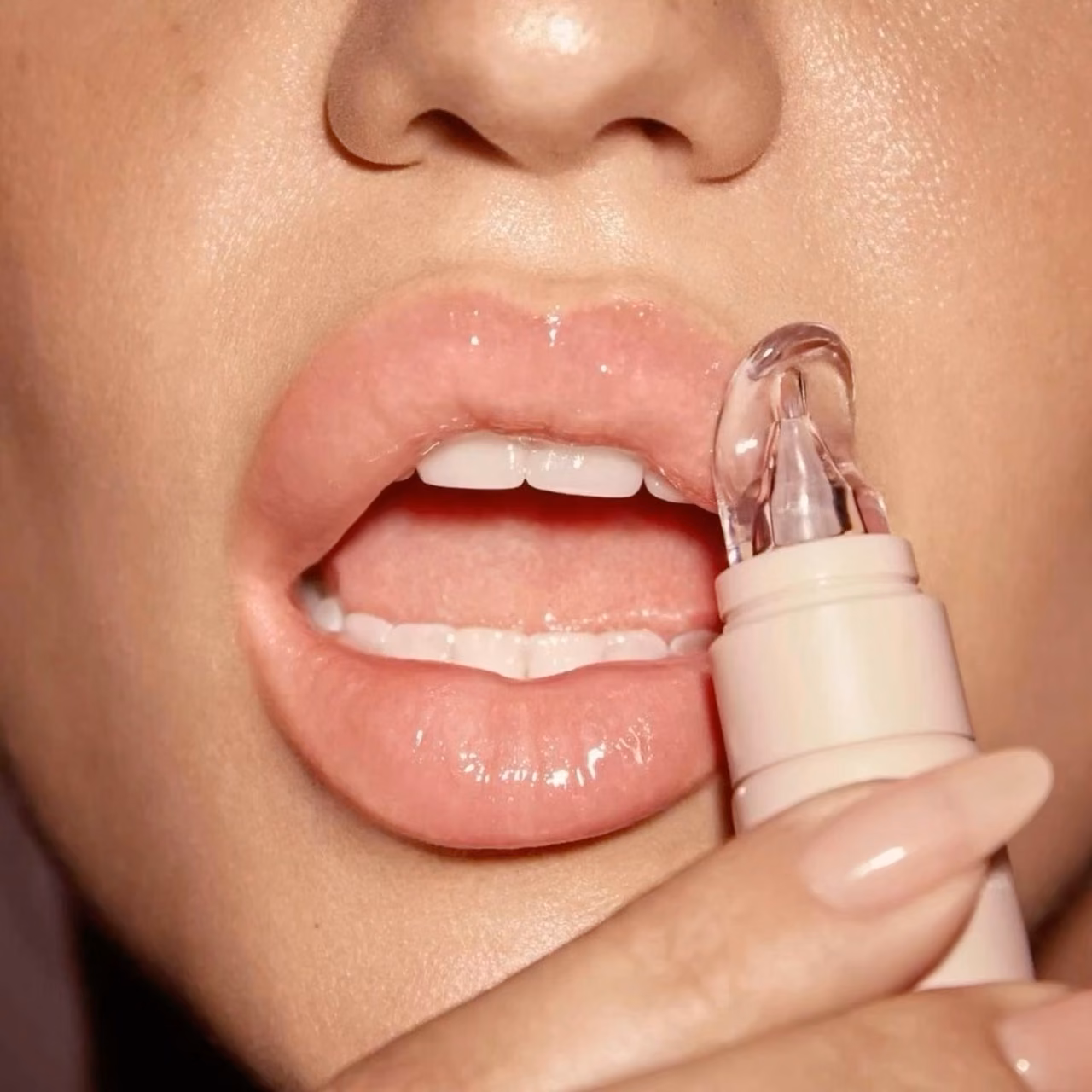Lip gloss aesthetic
