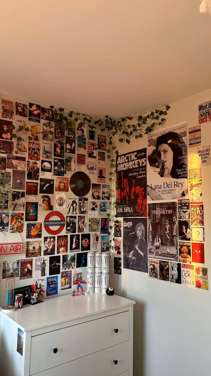 Wall collage room